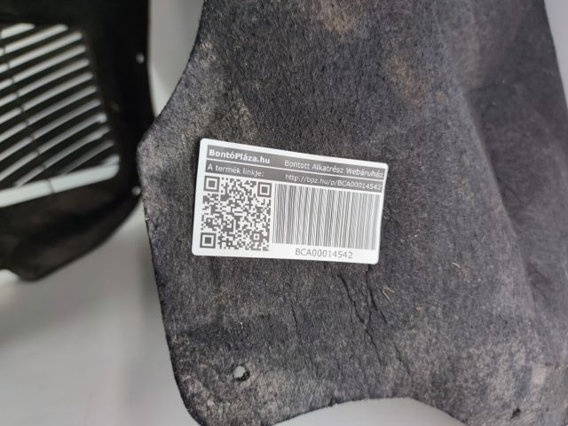 bontott AUDI Q7 Jobb első Dobbetét (Kerékjárati, Műanyag)