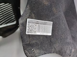 bontott AUDI Q7 Jobb első Dobbetét (Kerékjárati, Műanyag)