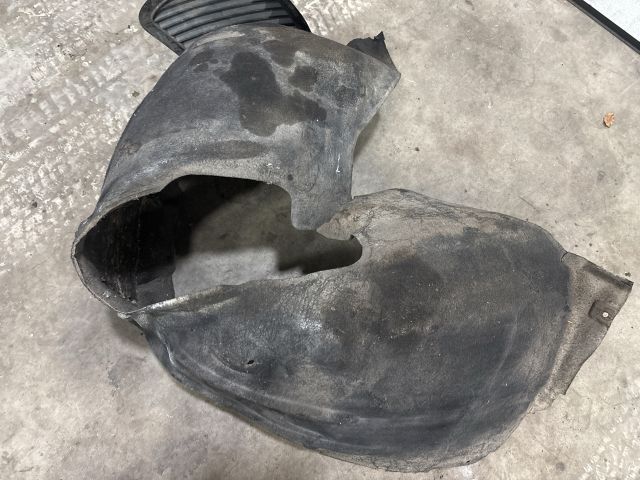 bontott AUDI Q7 Jobb első Első Dobbetét (Kerékjárati, Műanyag)