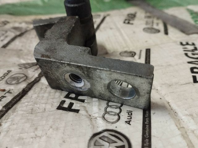 bontott AUDI Q7 Jobb első Felső Zsanér