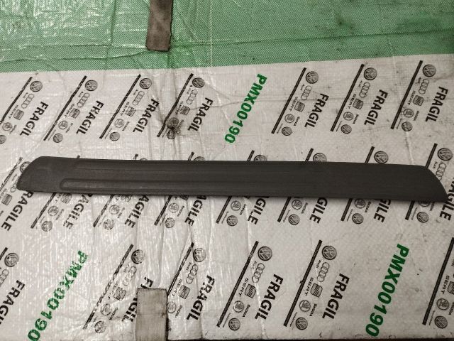 bontott AUDI Q7 Jobb első Küszöb Díszléc