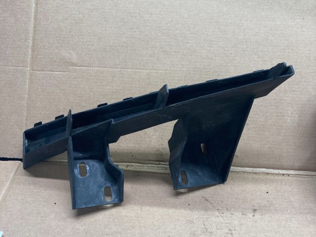 bontott AUDI Q7 Jobb első Lökhárító Tartó (Műanyag)