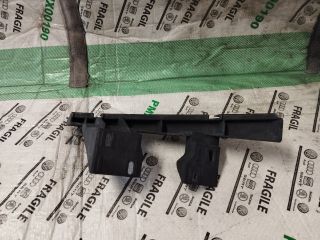 bontott AUDI Q7 Jobb első Lökhárító Tartó (Műanyag)