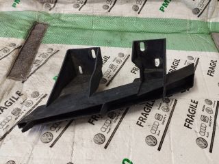 bontott AUDI Q7 Jobb első Lökhárító Tartó (Műanyag)