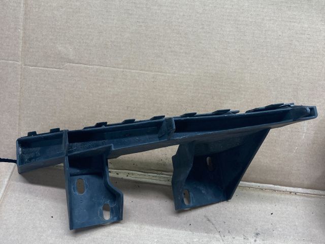 bontott AUDI Q7 Jobb első Lökhárító Tartó (Műanyag)