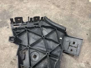 bontott AUDI Q7 Jobb első Lökhárító Tartó (Műanyag)