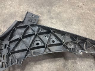 bontott AUDI Q7 Jobb első Lökhárító Tartó (Műanyag)