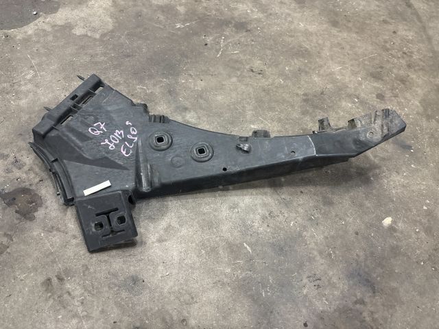 bontott AUDI Q7 Jobb első Lökhárító Tartó (Műanyag)