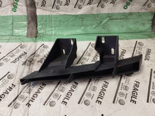 bontott AUDI Q7 Jobb első Lökhárító Tartó (Műanyag)