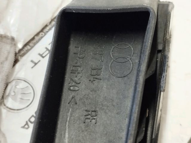 bontott AUDI Q7 Jobb első Lökhárító Tartó (Műanyag)