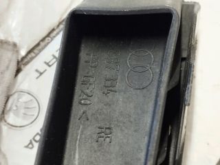 bontott AUDI Q7 Jobb első Lökhárító Tartó (Műanyag)