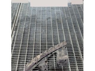 bontott AUDI Q7 Jobb első Lökhárító Tartó (Műanyag)