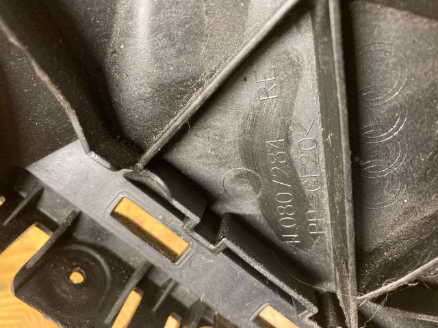 bontott AUDI Q7 Jobb első Oldal Lökhárító Tartó (Műanyag)