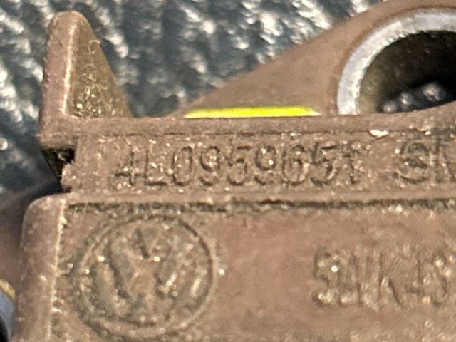 bontott AUDI Q7 Jobb első Oldal Ütközés Érzékelő