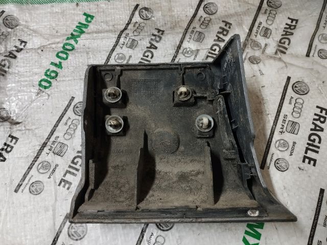 bontott AUDI Q7 Jobb első Sárvédő Díszléc