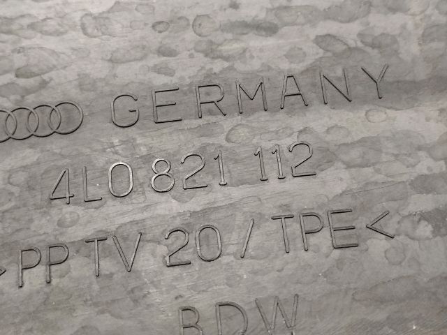 bontott AUDI Q7 Jobb első Sárvédő Zajszigetelés