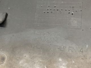 bontott AUDI Q7 Jobb Fenéklemez