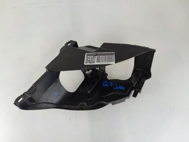 bontott AUDI Q7 Jobb Fényszóró Tartó