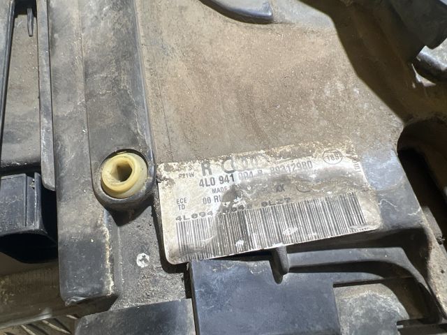 bontott AUDI Q7 Jobb Fényszóró