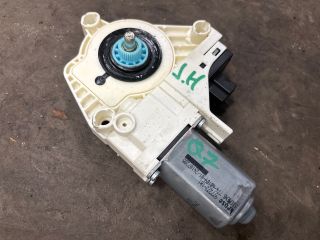 bontott AUDI Q7 Jobb hátsó Ablakemelő Motor