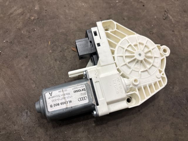 bontott AUDI Q7 Jobb hátsó Ablakemelő Motor