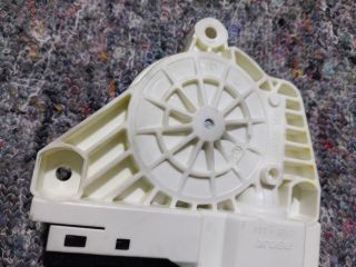 bontott AUDI Q7 Jobb hátsó Ablakemelő Motor