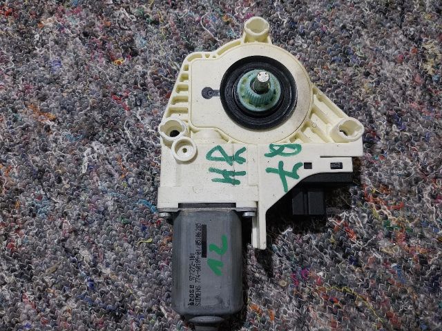 bontott AUDI Q7 Jobb hátsó Ablakemelő Motor