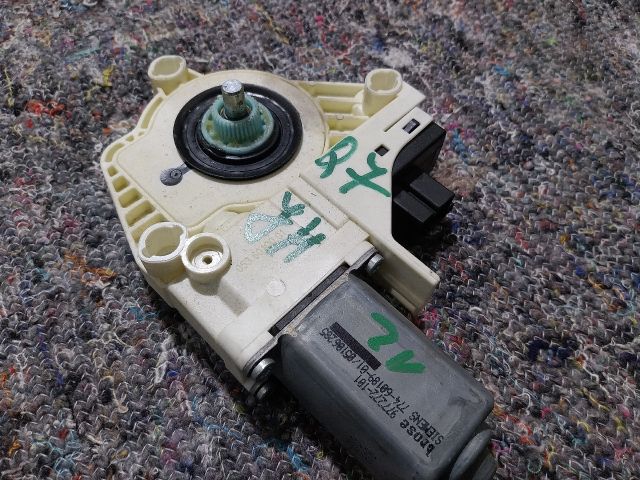 bontott AUDI Q7 Jobb hátsó Ablakemelő Motor