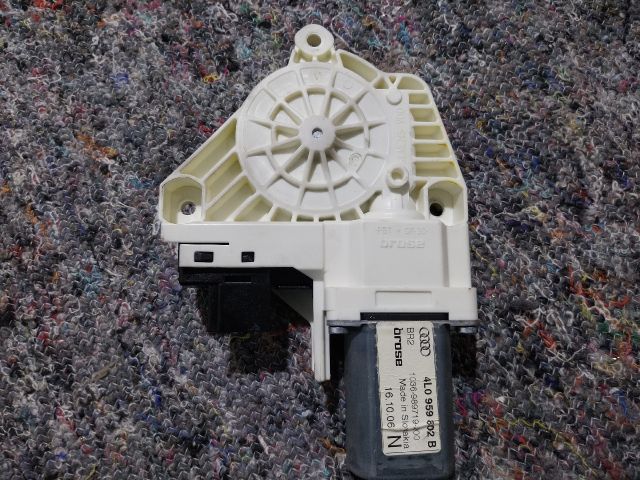 bontott AUDI Q7 Jobb hátsó Ablakemelő Motor