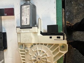 bontott AUDI Q7 Jobb hátsó Ablakemelő Motor