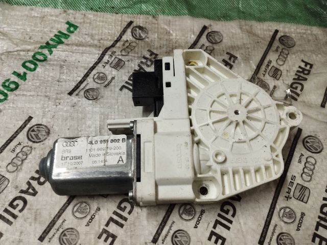 bontott AUDI Q7 Jobb hátsó Ablakemelő Motor