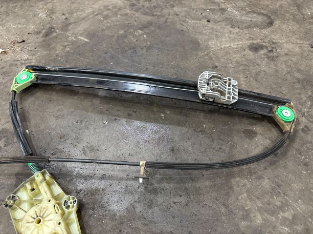 bontott AUDI Q7 Jobb hátsó Ablakemelő Szerkezet (Elektromos)