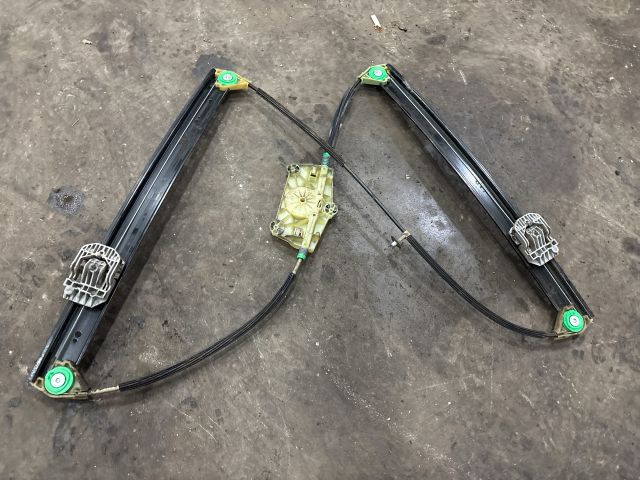 bontott AUDI Q7 Jobb hátsó Ablakemelő Szerkezet (Elektromos)