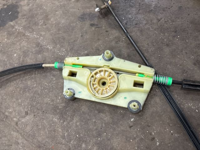 bontott AUDI Q7 Jobb hátsó Ablakemelő Szerkezet (Elektromos)