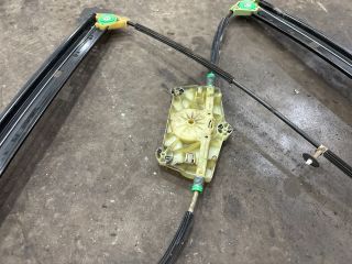 bontott AUDI Q7 Jobb hátsó Ablakemelő Szerkezet (Elektromos)