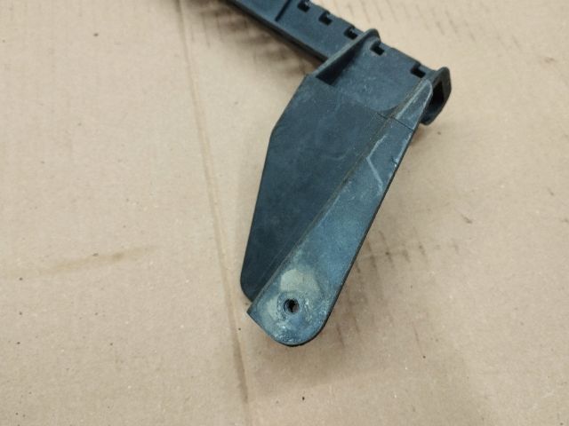 bontott AUDI Q7 Jobb hátsó Ablakvezető Gumi