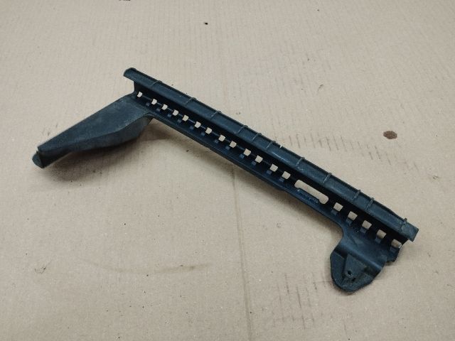 bontott AUDI Q7 Jobb hátsó Ablakvezető Gumi