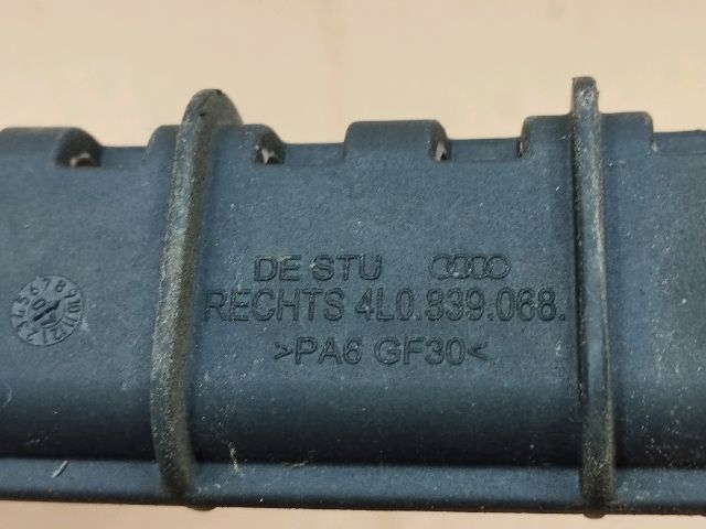 bontott AUDI Q7 Jobb hátsó Ablakvezető Gumi