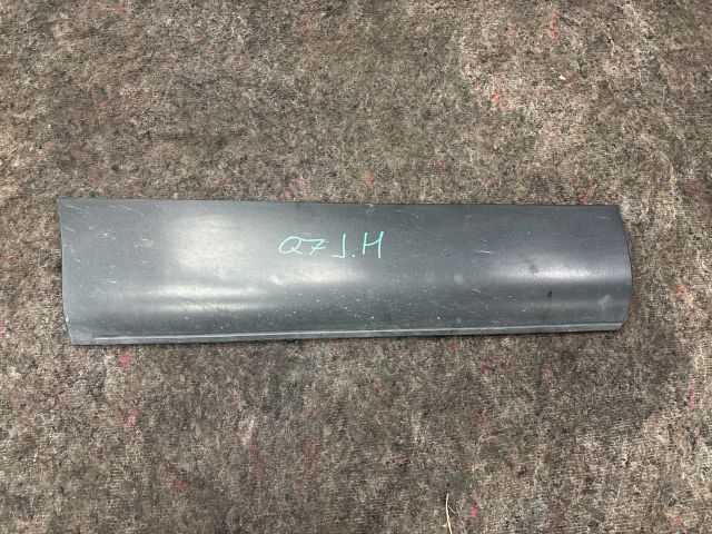 bontott AUDI Q7 Jobb hátsó Ajtó Díszléc