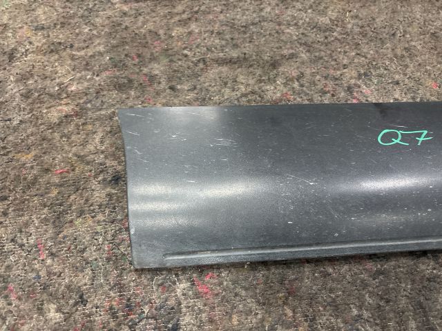 bontott AUDI Q7 Jobb hátsó Ajtó Díszléc