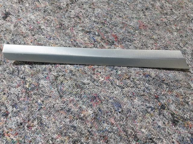 bontott AUDI Q7 Jobb hátsó Ajtó Kárpit Díszléc