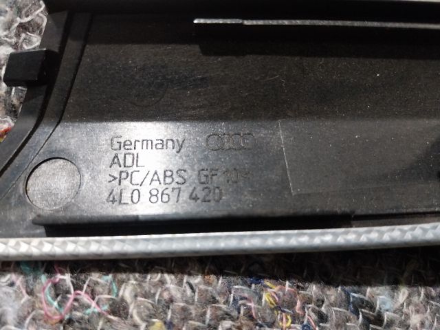 bontott AUDI Q7 Jobb hátsó Ajtó Kárpit Díszléc