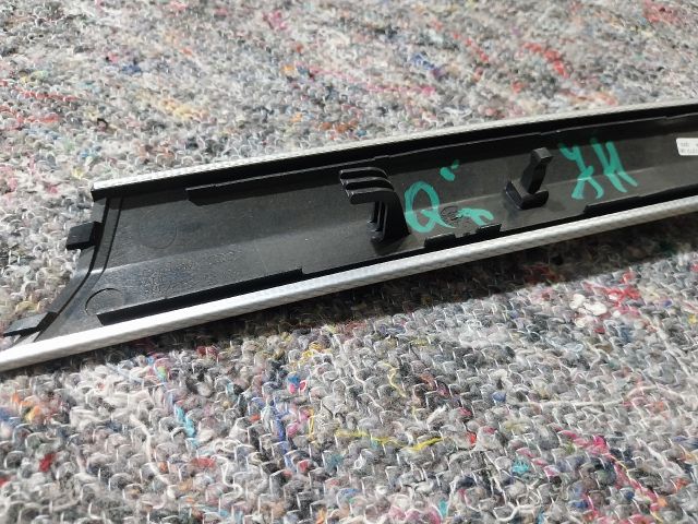 bontott AUDI Q7 Jobb hátsó Ajtó Kárpit Díszléc