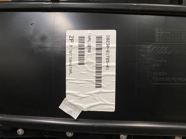 bontott AUDI Q7 Jobb hátsó Ajtó Kárpit