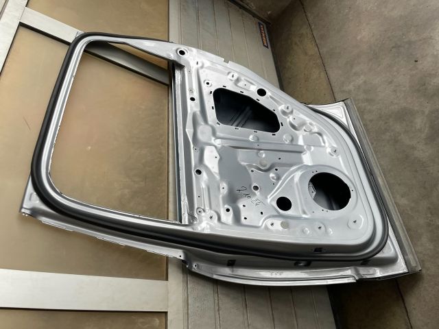 bontott AUDI Q7 Jobb hátsó Ajtó (Üres lemez)