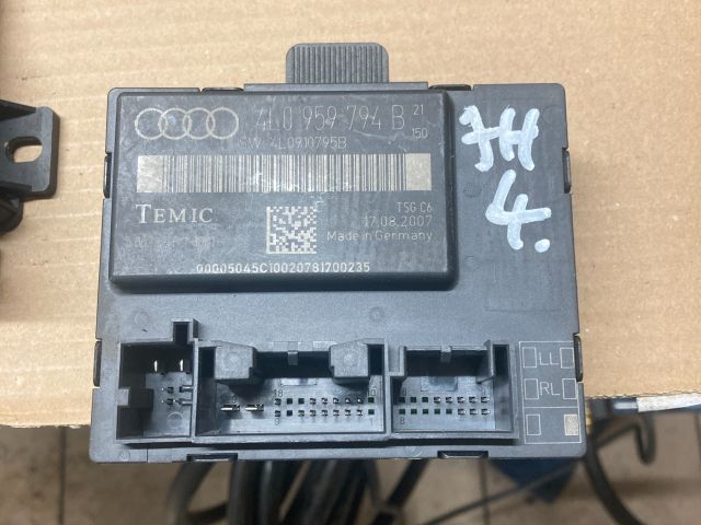 bontott AUDI Q7 Jobb hátsó Ajtó Vezérlőegység