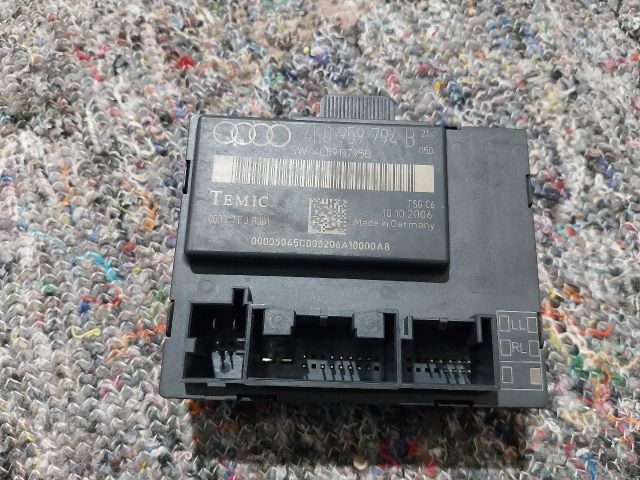 bontott AUDI Q7 Jobb hátsó Ajtó Vezérlőegység