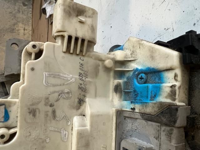 bontott AUDI Q7 Jobb hátsó Ajtózár