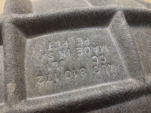 bontott AUDI Q7 Jobb hátsó Dobbetét (Kerékjárati, Műanyag)