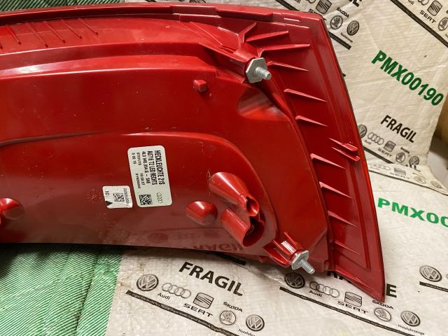 bontott AUDI Q7 Jobb Hátsó Lámpa